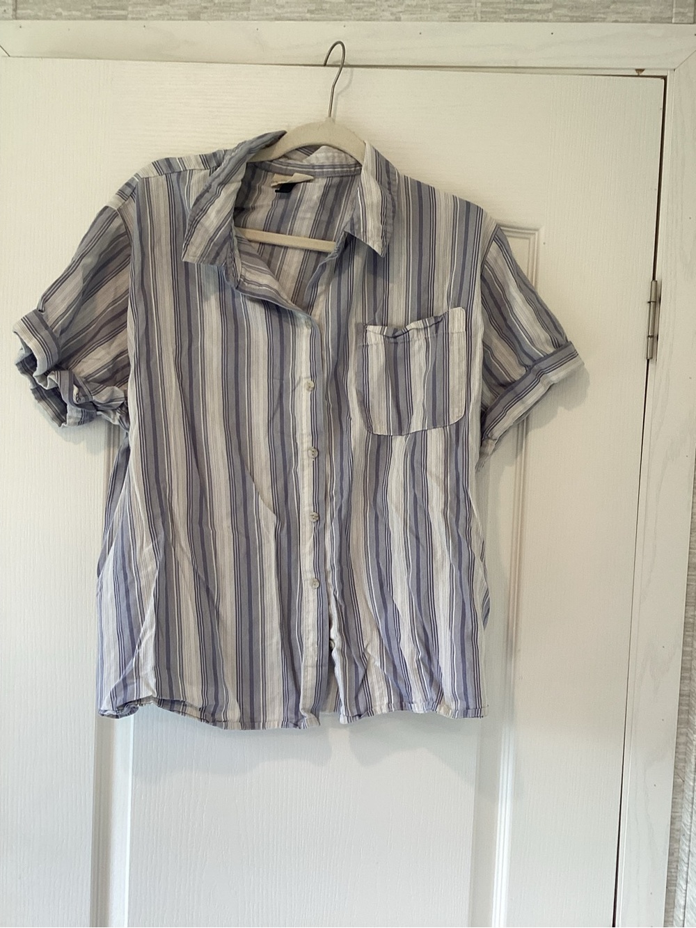 Universal Thread Women’s Button-Down Shirt - Blue & White Stripes 2XL EUC